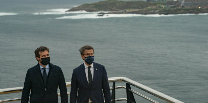 Pablo Casado y Alberto Núñez Feijoó en el Monte de San Pedro, A Coruña