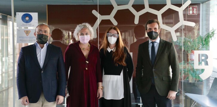 Pablo Casado y Alejandro Fernández tras visitar el Instituto Catalán de Investigación Científica.