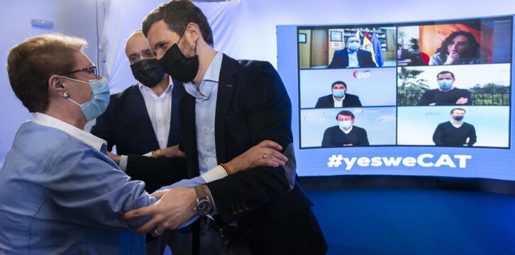 El presidente del Partido Popular, Pablo Casado, durante el acto celebrado en Hospitalet de Llobregat, junto a Alejandro Fernández