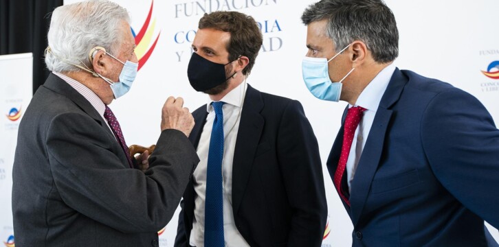 Pablo Casado, junto a Mario Vargas Llosa y Leopoldo López, en la Jornada #Populismos, ¿Una amenaza a la democracia?