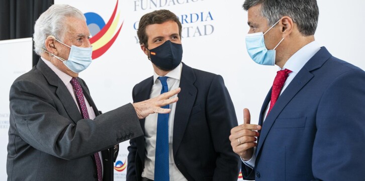 Pablo Casado, junto a Mario Vargas Llosa y Leopoldo López, en la Jornada #Populismos, ¿Una amenaza a la democracia?