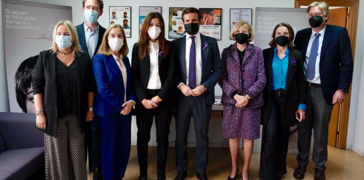 Pablo Casado visita la Fundación ANAR