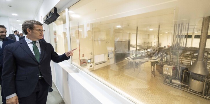Alberto Núñez Feijóo visita la empresa Lactalis