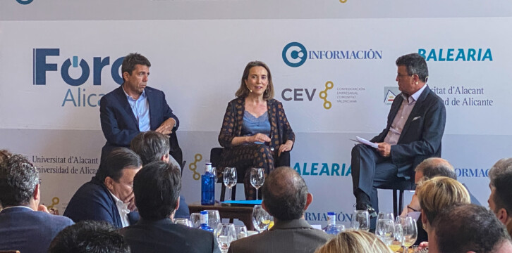 Cuca Gamarra participa en el Foro del Club Información en Alicante