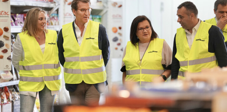 Alberto Núñez Feijóo en su visita a la cooperativa Covirán