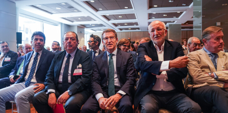 Alberto Núñez Feijóo interviene en el pleno de la Asociación Valenciana de Empresarios.