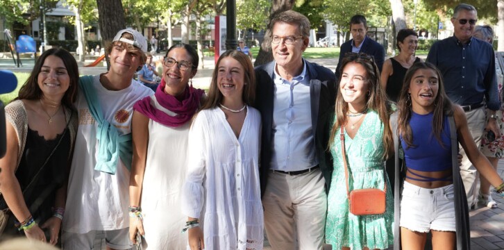 El presidente del PP, Alberto Núñez Feijóo, participa en un acto del PP en Zaragoza.