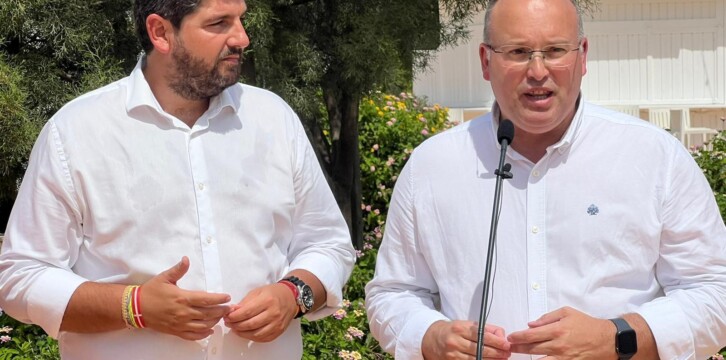 Miguel Tellado, Fernando López Miras y Carlos Mazón asisten  al 