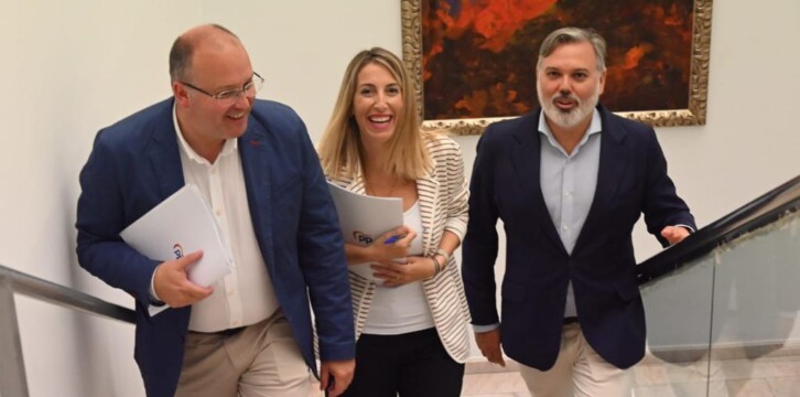 Miguel Tellado, ofrece una rueda de prensa junto a la presidenta del PP extremeño, María Guardiola