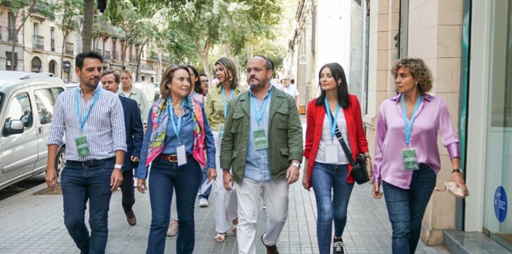 Cuca Gamarra acude a la manifestación en defensa del castellano en las aulas en Barcelona