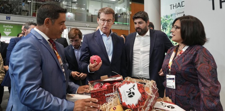 Alberto Núñez Feijóo visita la Feria Fruit Attraction 2023, en IFEMA