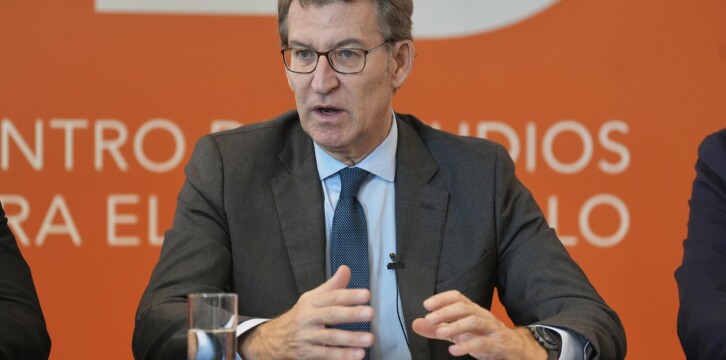 Alberto Núñez Feijóo en un desayuno-coloquio con empresarios en el Centro de Estudios para el Desarrollo, en Montevideo