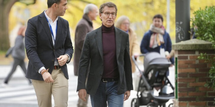 Alberto Núñez Feijóo junto a Javier García, nuevo presidente del PP de Navarra, a su llegada al VIII Congreso del PP de Navarra