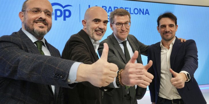 Alberto Núñez Feijóo en la presentación del candidato a la alcaldía de Barcelona, Daniel Sirera