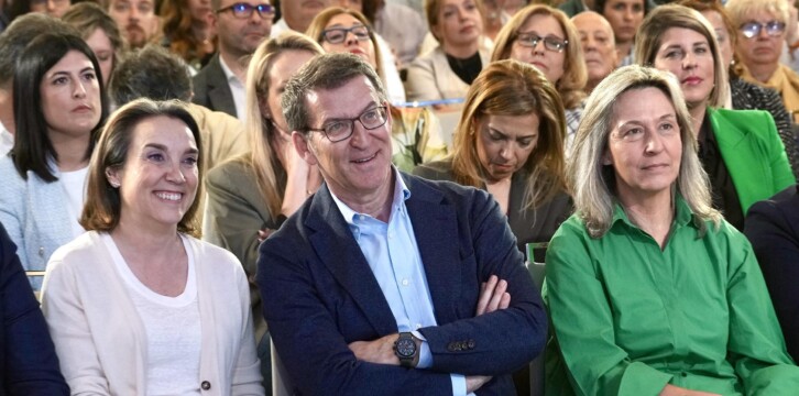 Alberto Núñez Feijóo, Cuca Gamarra y Ana Guarinos en el acto de presentación del programa marco para las elecciones del 28M