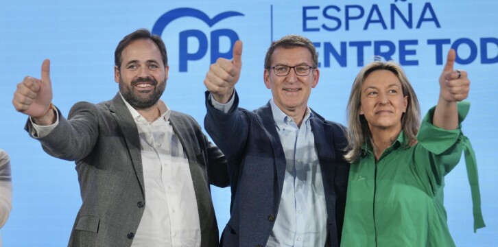 Alberto Núñez Feijóo, Paco Núñez y Ana Guarinos en el acto de presentación del programa marco para las elecciones del 28M