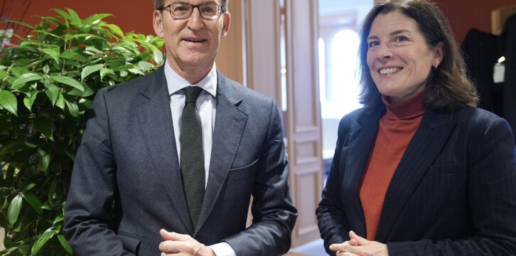 Alberto Núñez Feijóo se reúne con Karim Enström, secretaria general del Partido Moderado en Estocolmo