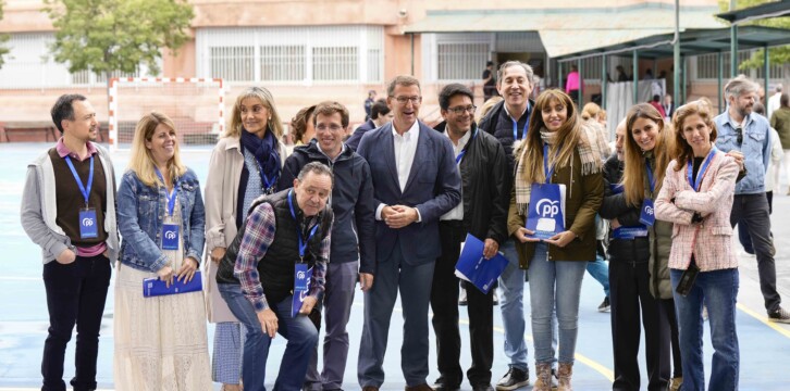 Alberto Núñez Feijóo ejerciendo su derecho al voto en Madrid