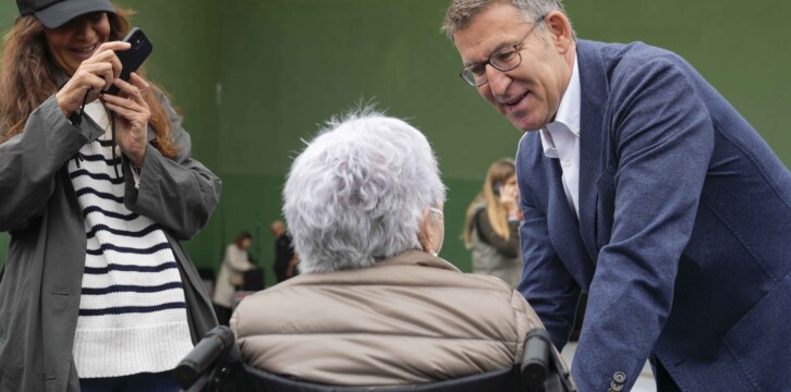 Alberto Núñez Feijóo ejerciendo su derecho al voto en Madrid