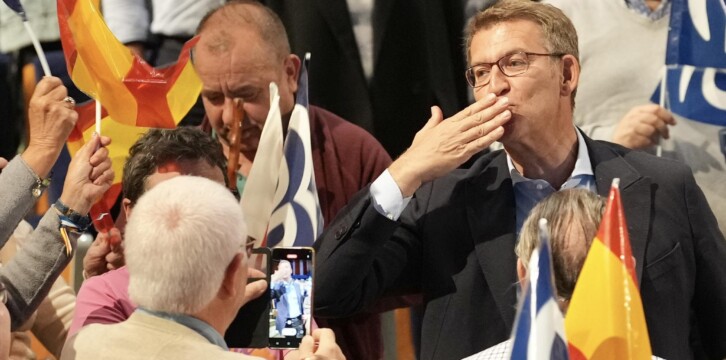 Alberto Núñez Feijóo en un mitin en Santander