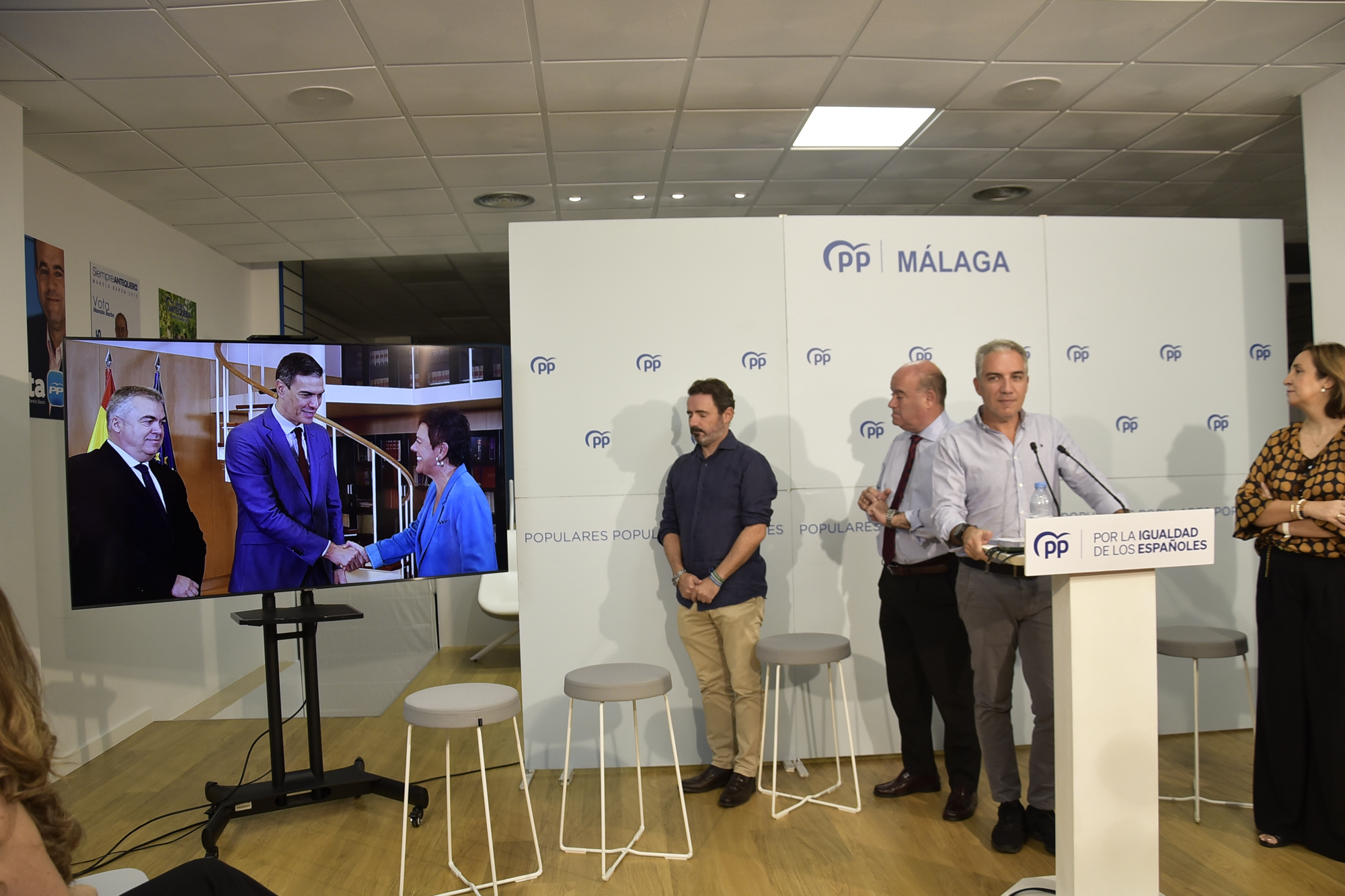 El coordinador general, Elías Bendodo, en Antequera