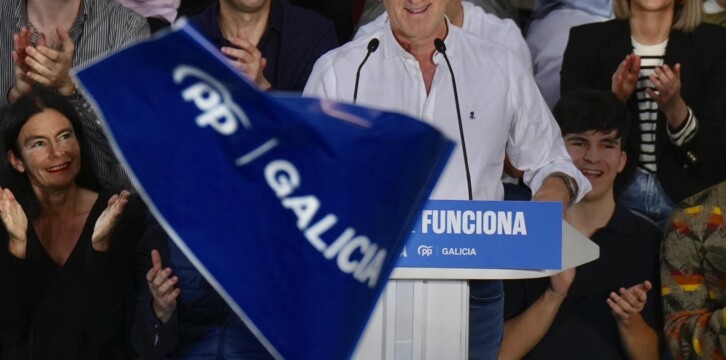 Mitin en la plaza de toros de Pontevedra