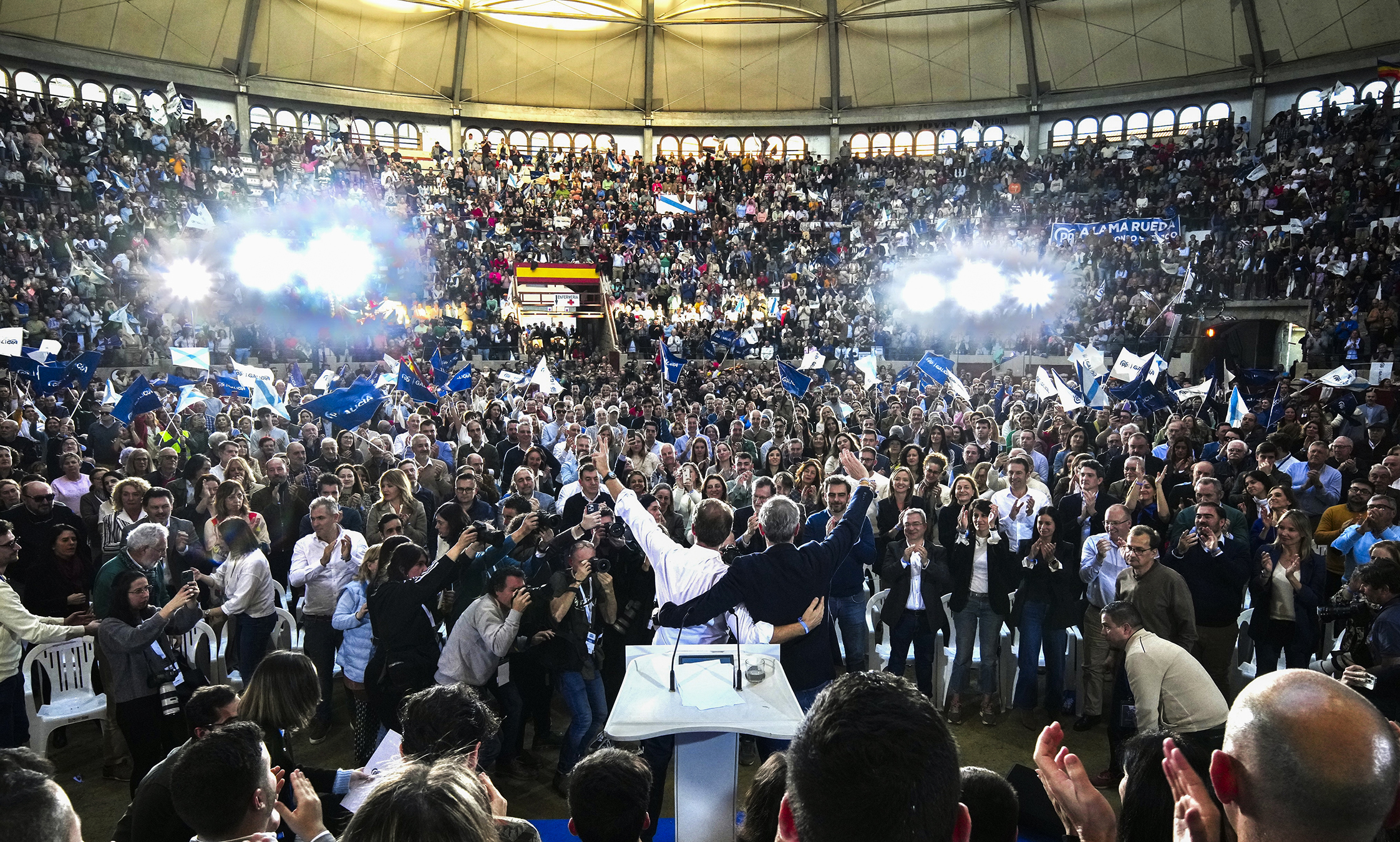 Mitin en la plaza de toros de Pontevedra