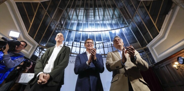 Feijóo presenta el libro de Javier de Andrés en la Sociedad Bilbaína