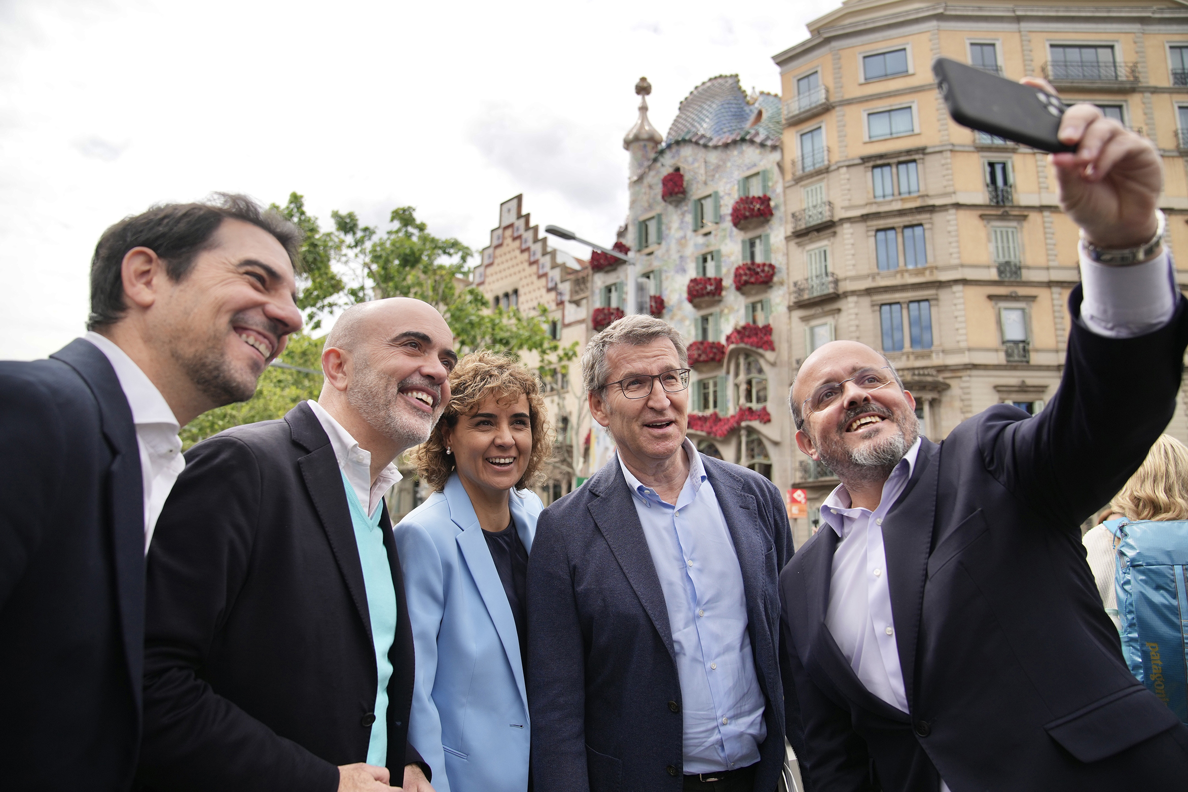Alberto Núñez Feijóo visita Barcelona por Sant Jordi