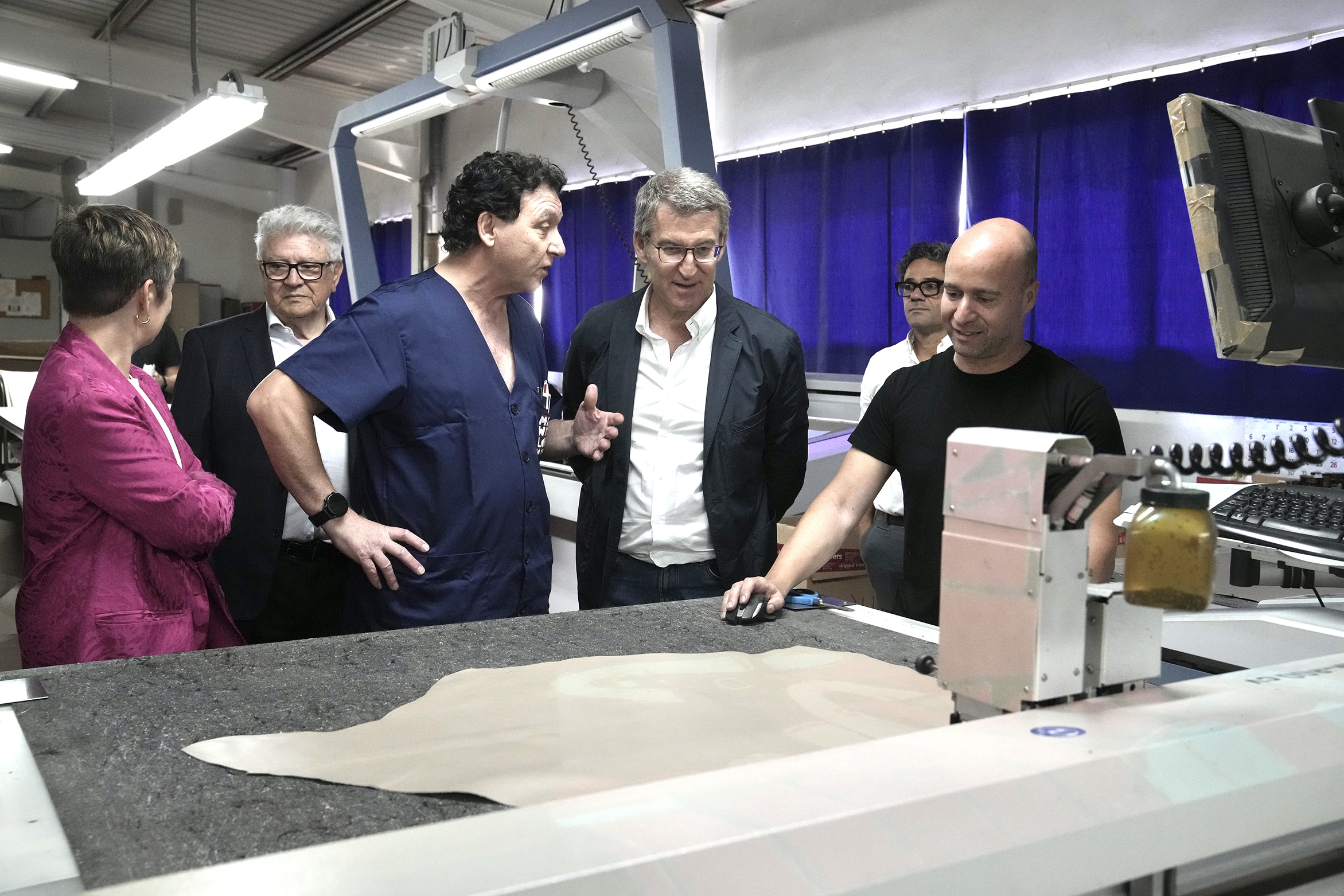 Feijóo en Elche, visita a fabrica de zapatos e intervención en un acto del PP