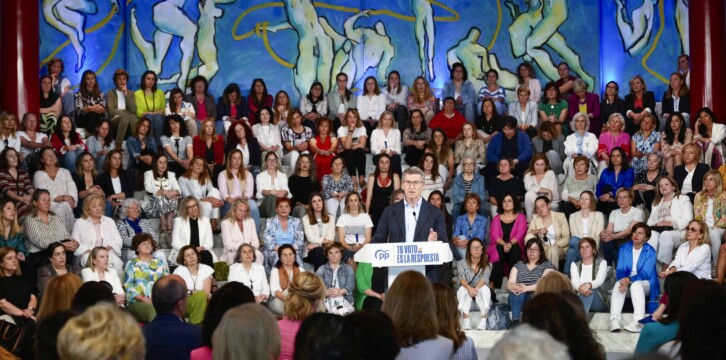 Alberto Núñez Feijóo en el acto Mujer, Familia y Conciliación en Santander