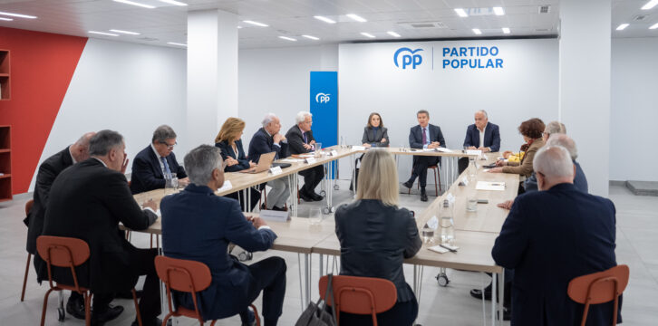 Alberto Núñez Feijóo en la reunión con Exministros de Defensa y Asuntos exteriores y expertos internacionales.