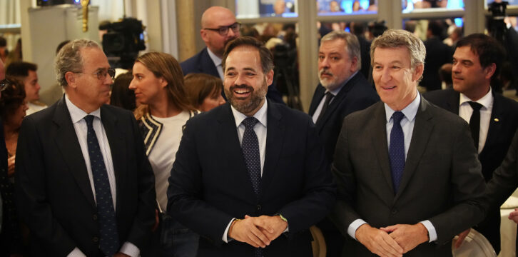 Feijóo y Paco Núñez en el desayuno de NEF