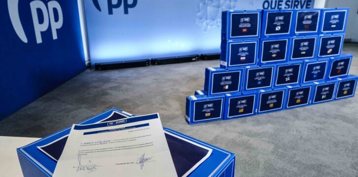 Feijóo presenta avales de su candidatura al XXI Congreso