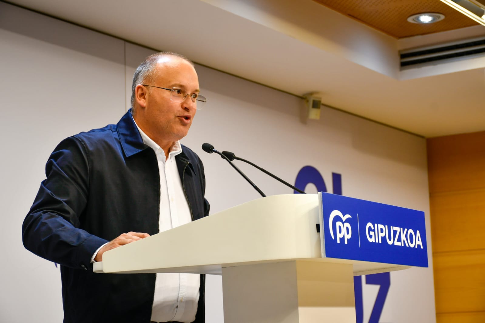 Tellado critica “la voluntad de pacto del Gobierno” al enviar a la supuesta  ministra “más educada” a insultar al PP y lo contrapone con el plan de 50  medidas de Feijóo -