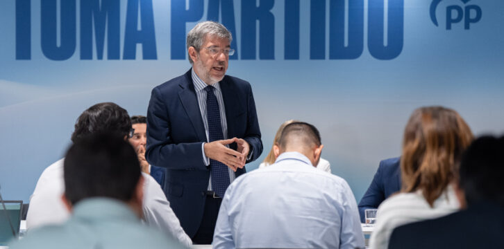 Alberto Nadal en el encuentro con periodistas económicos