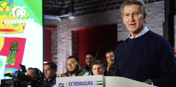Feijóo en un acto del PP en Lobón, Extremadura