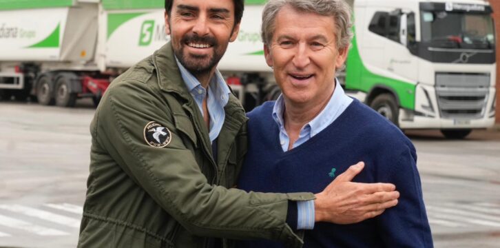 Feijóo visita la empresa Mercoguadiana en Mérida acompañado del torero extremeño Miguel Ángel Perera