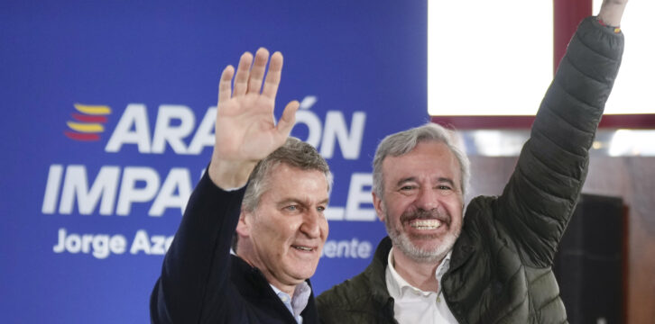 Alberto Núñez Feijóo y Jorge Azcón en un mitin en Calatayud