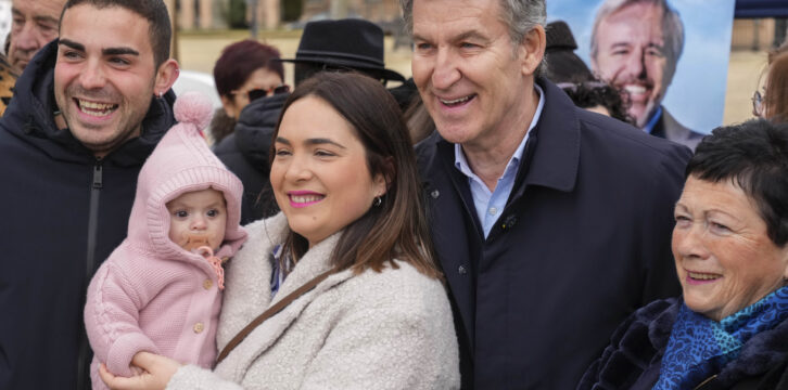 Alberto Núñez Feijóo y Jorge Azcón en un mitin en Calatayud