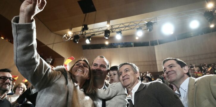 Feijóo y Mañueco clausuran un mitin en Ávila