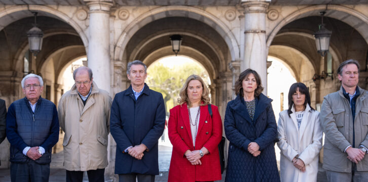 Feijóo, en el minuto de silencio por las víctimas del incendio de Miranda de Ebro celebrado en Burgos 12.03.2026
