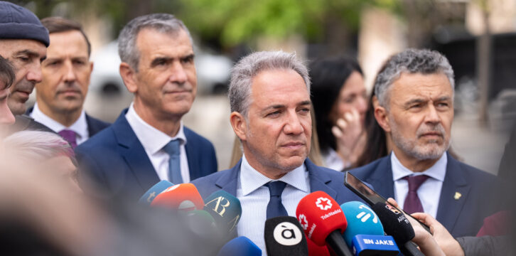 Elías Bendodo ofrece declaraciones a los medios