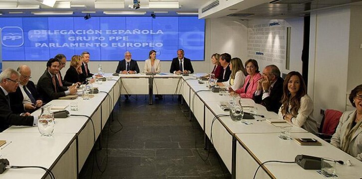 María Dolores de Cospedal preside la reunión del PPE