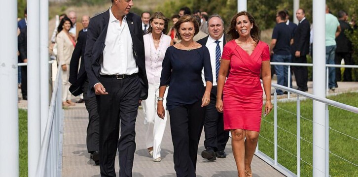 Xavier García Albiol, María Dolores de Cospedal y Alicia Sánchez Camacho en Badalona