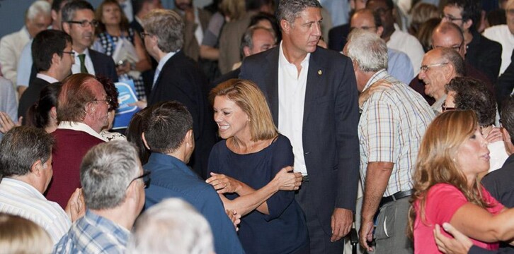 María Dolores de Cospedal saluda a los asistentes