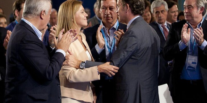 María Dolores de Cospedal saluda a Alberto Núñez Feijóo