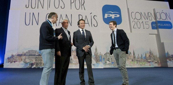 El Vicesecretario de Organización y Electoral, Carlos Floriano, junto a Esteban González Pons, Javier Arenas y Pablo Casado en el escenario de la Plaza Mayor