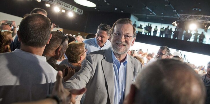 Mariano Rajoy saluda a los asistentes del acto de Lleida
