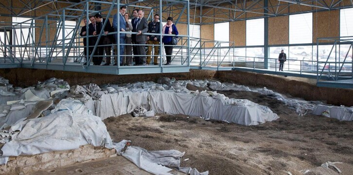 Mariano Rajoy y Mª Cospedal visitan visita el yacimiento romano de Noheda